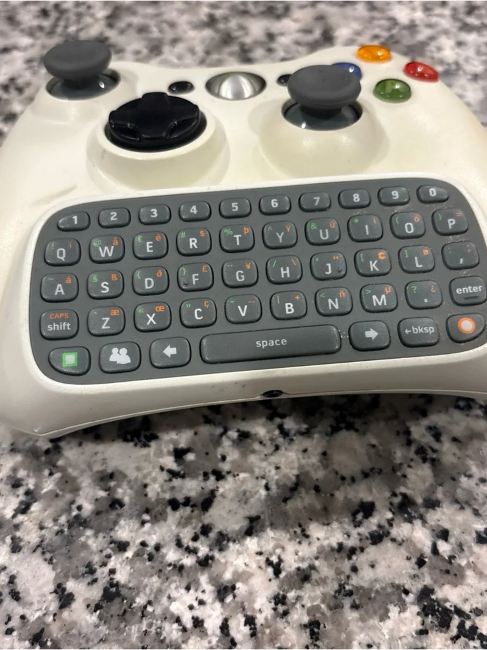 Microsoft White Xbox 360 Wireless Controller with Chatpad